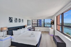 Luxury Ocean View Condo / Beach Service / 1521 | Individually decorated, individually furnished, iron/ironing board - Alexander Hotel (Miami Beach)
