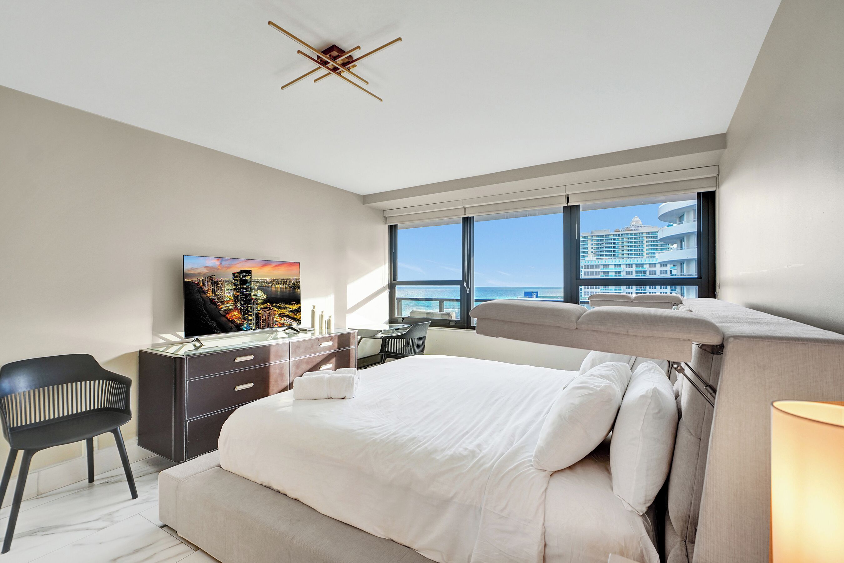 Luxe appartement, 1 slaapkamer, balkon, gedeeltelijk uitzicht op oceaan | Individueel gedecoreerd, individueel gemeubileerd