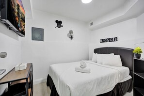 Individually decorated, individually furnished, iron/ironing board - Alexander Hotel (Miami Beach)