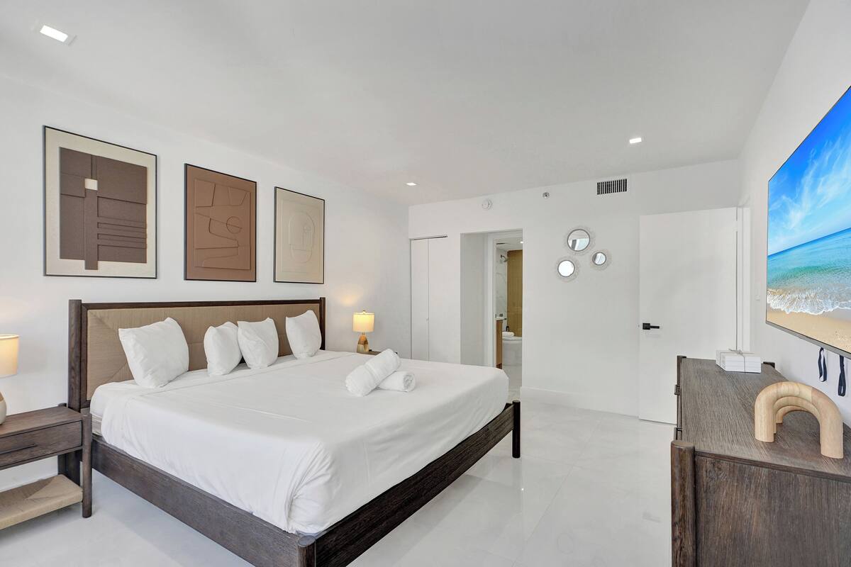 Bay View 4 BDR Spacious Condo 1616 | Iron/ironing board, WiFi (free), individually decorated