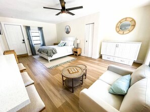 1 bedroom, iron/ironing board, WiFi, bed sheets - Beachy Lauderdale by-the-Sea Studio Suite#2 (Lauderdale-by-the-Sea)