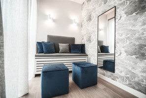 Interior - COMO LAKEFRONT APARTMENT FINELY FURNISHED 5 BEDS IN PIAZZA CAVOUR (Como)