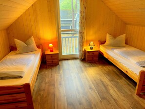 2 bedrooms, travel cot, WiFi