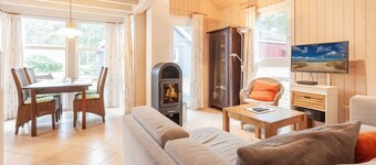 Sekobbe beach house with sauna, fireplace and whirlpool