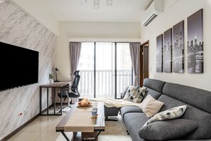 Smart TV - 2B1bLK, Stylish & Comfortable, 5 Min to Ximen MRT
(Taipei)
