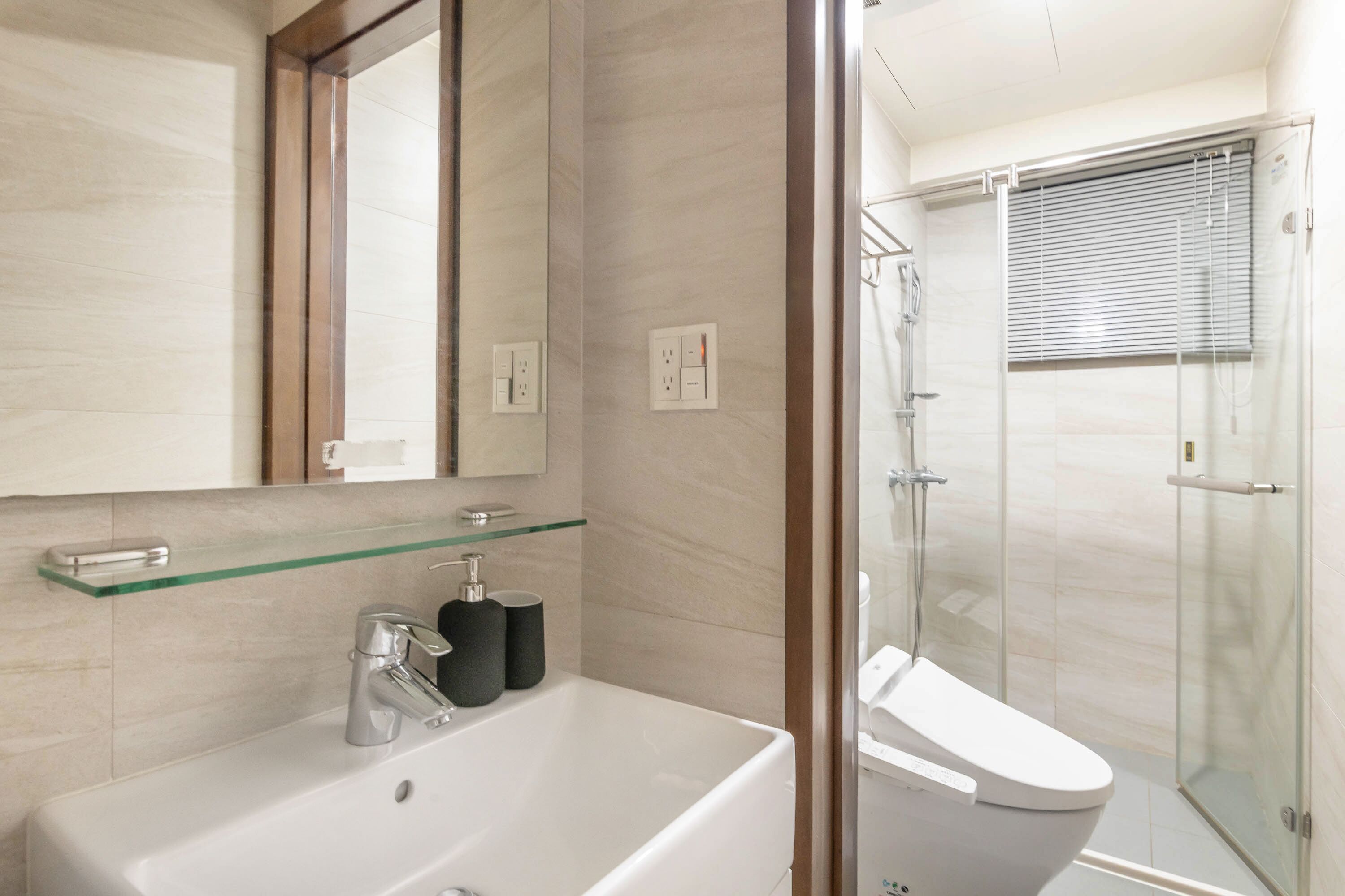 Dusche, Haartrockner, Bidet, Handtücher