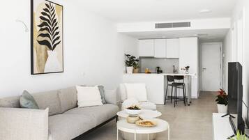 Muebles diferentes, wifi gratis y ropa de cama