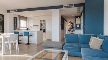 Design-lejlighed - udsigt til havn - ved havet | Spisestue