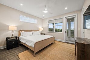 3 bedrooms, desk, iron/ironing board, free WiFi - Canalfront! Pool, Dock, Near Anna Maria Island (Cortez)