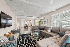 Smart TV - Canalfront! Pool, Dock, Near Anna Maria Island (Cortez)