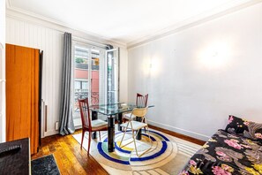 Interior - GuestReady - Cosy Haven in Belleville (Paris)