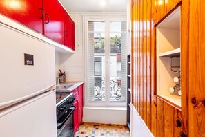 Microwave, oven, coffee/tea maker, toaster - GuestReady - Cosy Haven in Belleville (Paris)