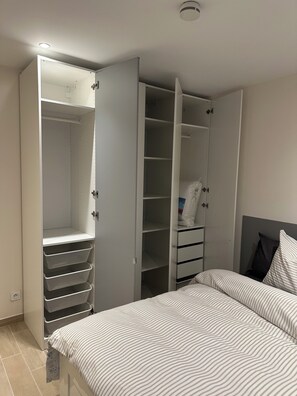 1 chambre, fer et planche à repasser, Wi-Fi, literie fournie