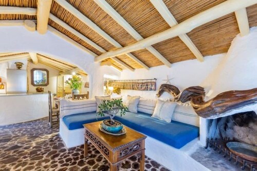 Charming cottage in San Pantaleo. House "The Wisteria"