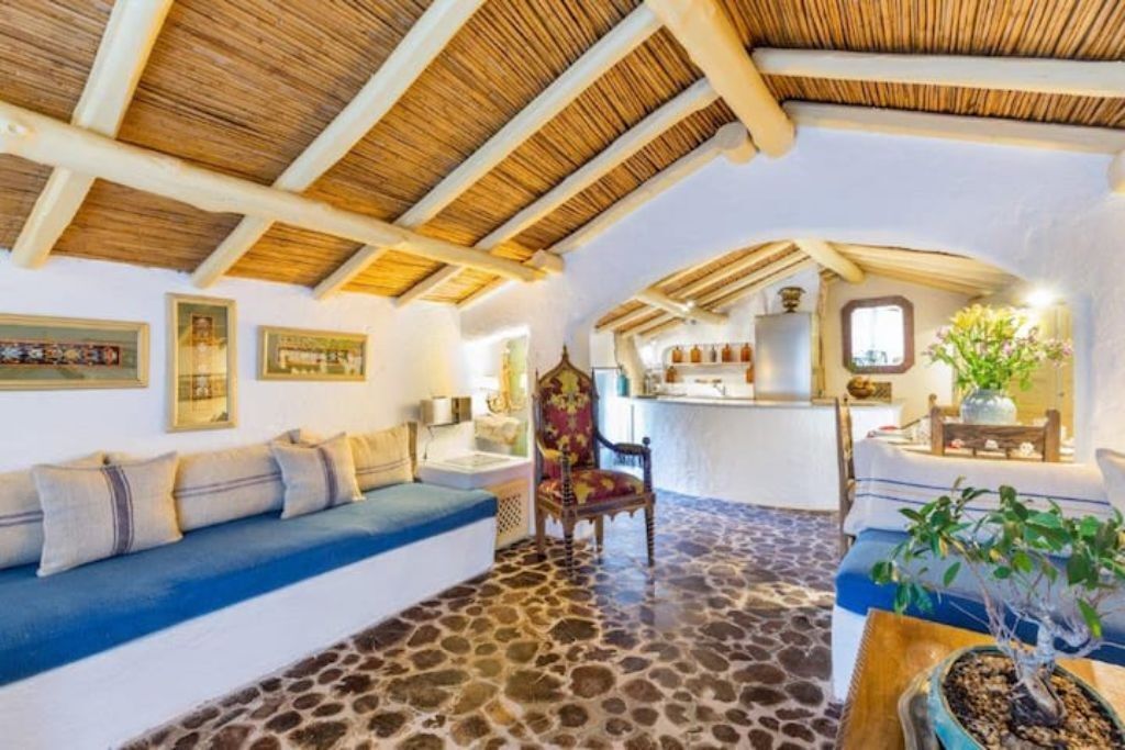 Smart TV, libri, impianto stereo