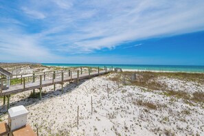 On the beach - Conch Out 1405 | Gulf-Front Beach House (Gulf Shores)