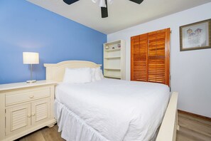 4 bedrooms, iron/ironing board, free WiFi, bed sheets - Conch Out 1405 | Gulf-Front Beach House (Gulf Shores)