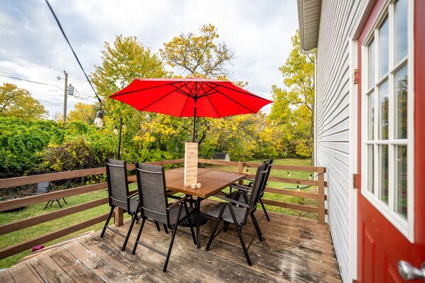 Outdoor dining