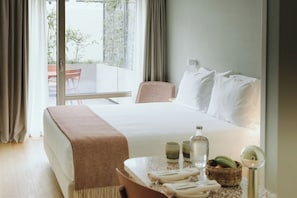 Double Room with Terrace | Hypo-allergenic bedding, free minibar, in-room safe, desk - NINE DOTS Azorean Art Boutique Hotel (Ponta Delgada)