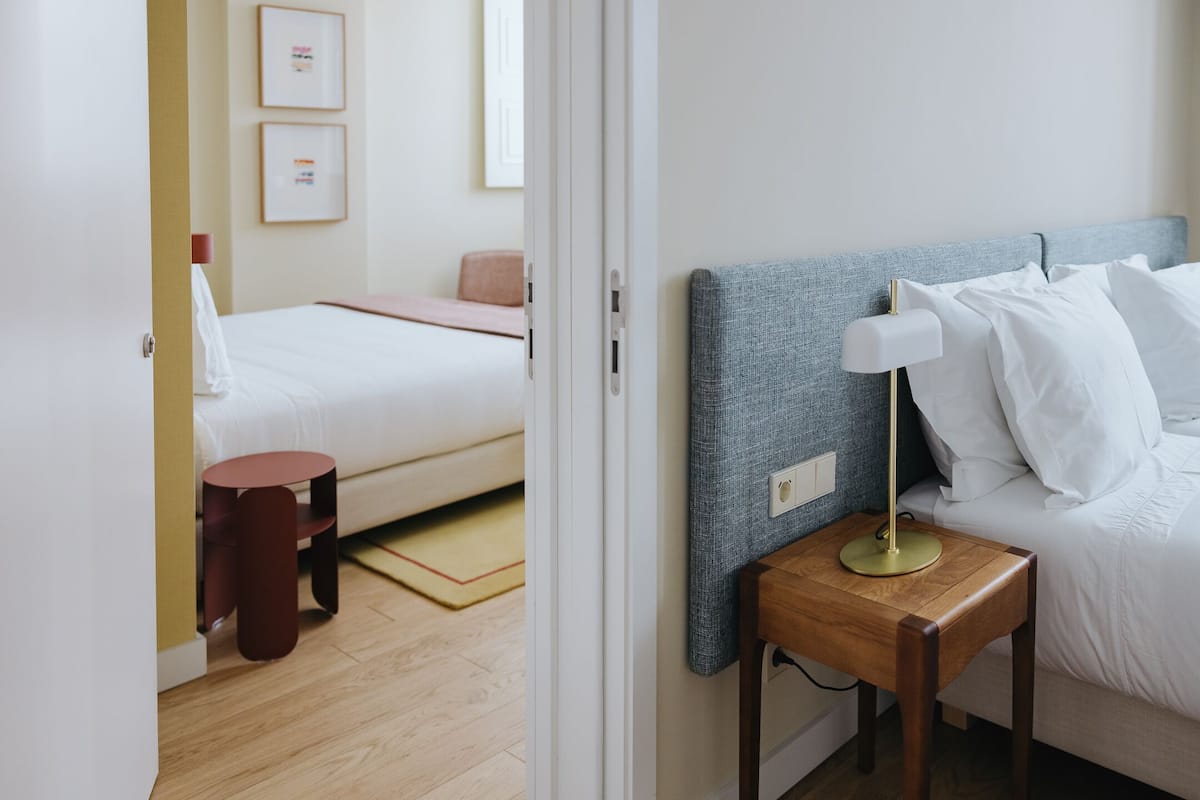ห้องดีลักซ์ | เครื่องนอนป้องกันสารก่อภูมิแพ้, มินิบาร์ฟรี, ตู้นิรภัยในห้องพัก