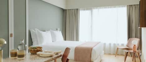 Ropa de cama hipoalergénica y minibar con artículos gratuitos