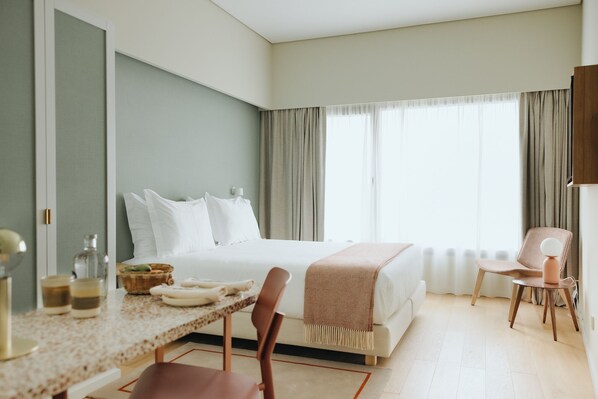 Standard Room | Hypo-allergenic bedding, free minibar, in-room safe, desk