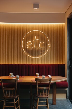 Frühstück, Mittagessen, italienische Küche, Blick auf den Garten