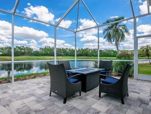 屋外ダイニングエリア