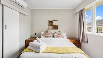 2 bedrooms, desk, iron/ironing board, free WiFi