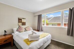 Unclassified image, 4 of 18, button - Sweet Home Sanctuary with Air-con and Parking (Auckland Central Suburbs)