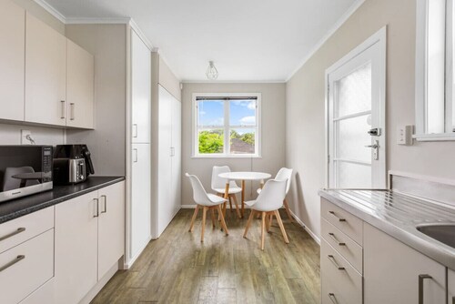 Sweet Home Sanctuary with Air-con and Parking