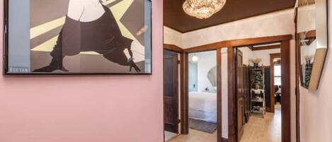 2 室のベッドルーム、アイロン / アイロン台、WiFi (無料)、ベッドシーツ