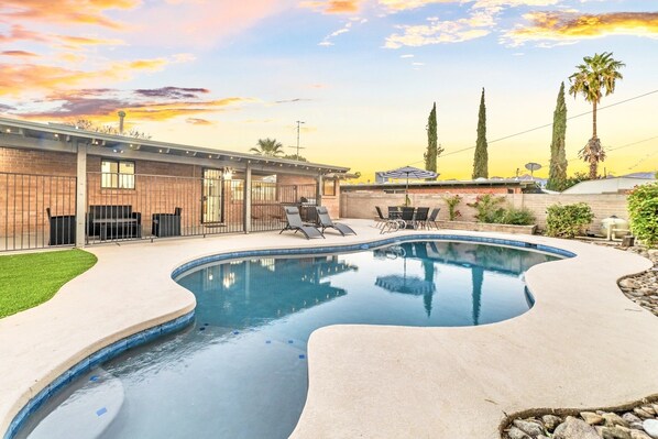 Outdoor pool, a heated pool