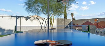 Spacious Tucson OASIS 4BD/2.5BA, Sparkling Pool, Billiards, Pingpong, Family-Fun