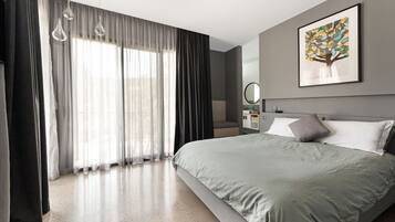 2 bedrooms, desk, iron/ironing board, WiFi