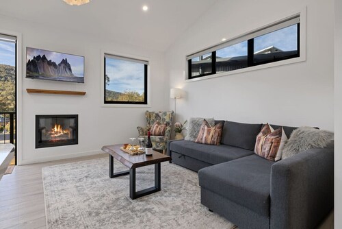 Alpine Lake Retreat | Crackenback | Mountain views