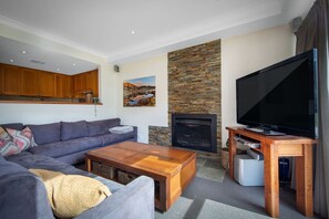 TV, fireplace, stereo