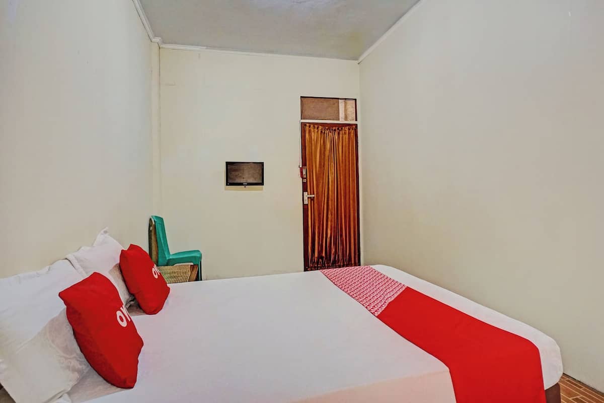 Superior Suite | 1 bedroom, laptop workspace, free WiFi, bed sheets