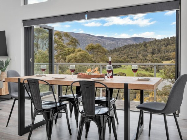 Dining - Astia Chalet | Crackenback | Amazing views | 2BR (Crackenback)