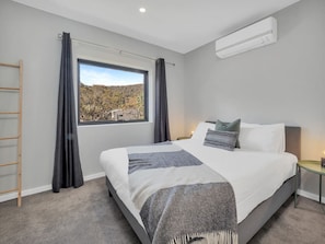 2 chambres, fer et planche à repasser, Wi-Fi, draps fournis