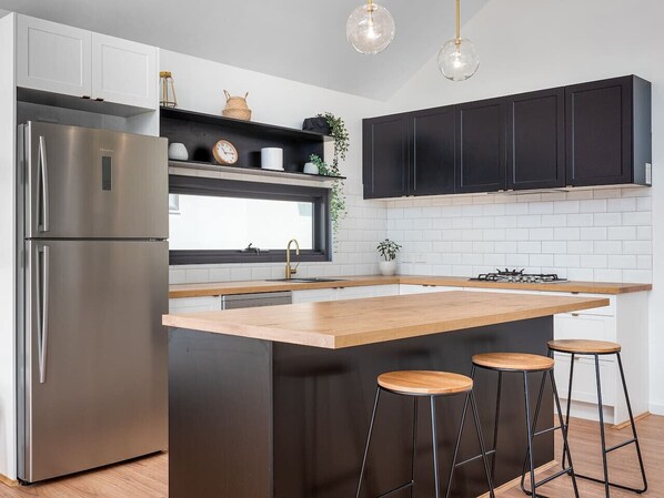 Coffee/tea maker, fridge, microwave, oven