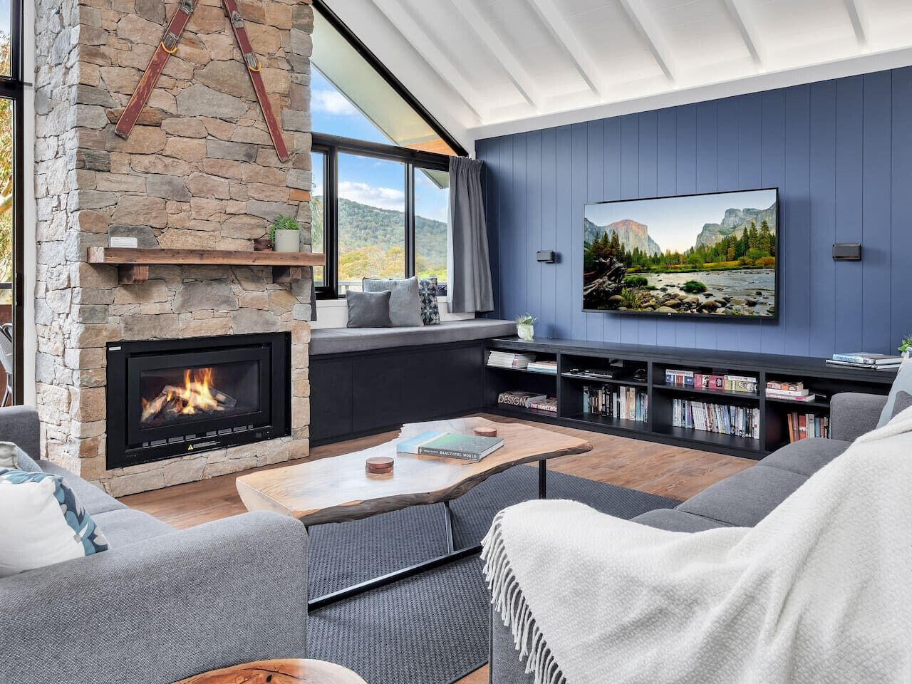 Télévision, cheminée