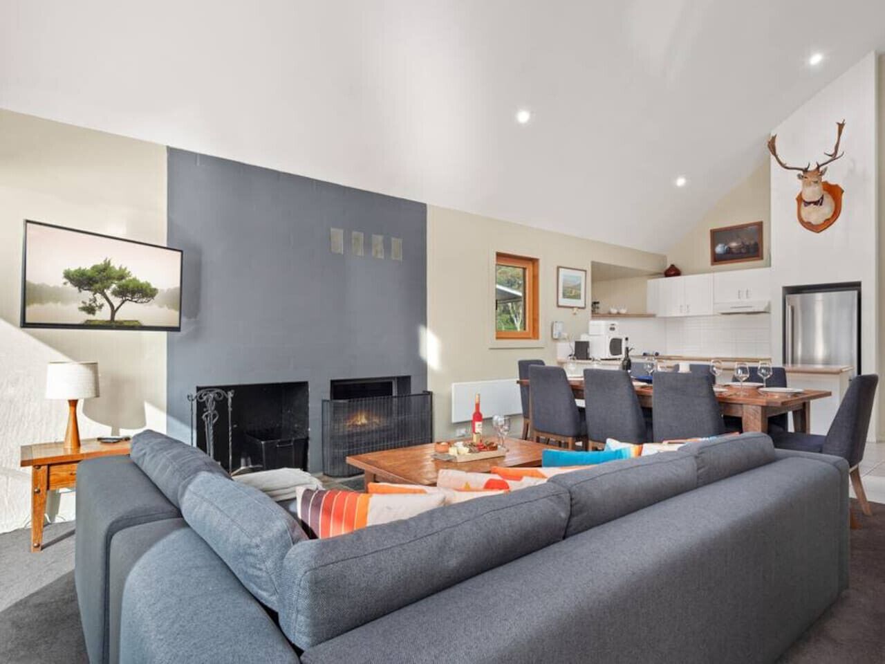 Téléviseur, foyer, chaîne audio