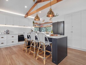 Fridge, microwave, oven, stovetop - Rocky Descent | Crackenback | Extraordinary (Crackenback)