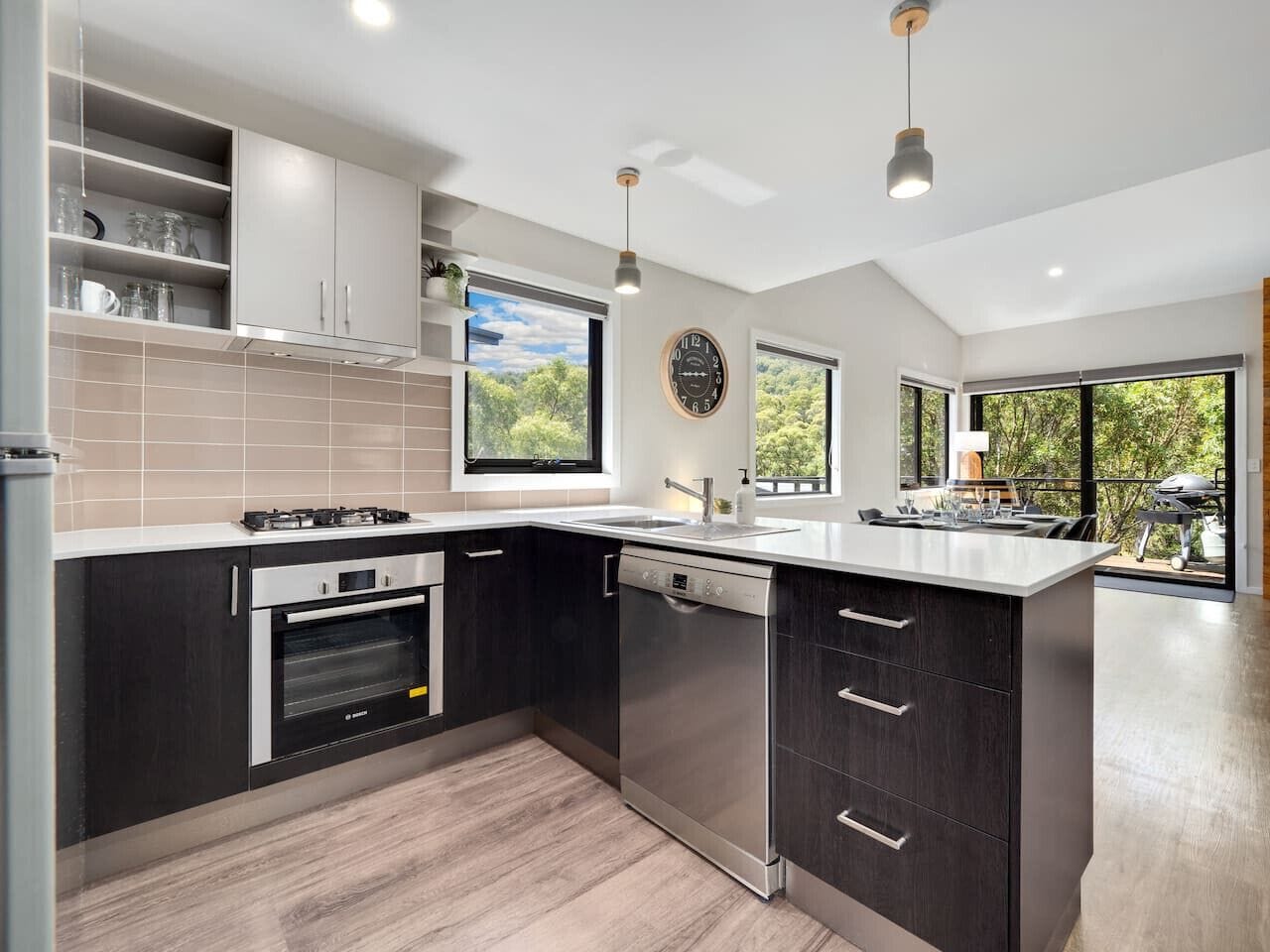 Refrigerador, microondas, horno, placa de cocina