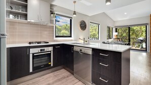 Coffee/tea maker, fridge, microwave, oven - Pinnacle | Crackenback | Rare | 2BR (Crackenback)