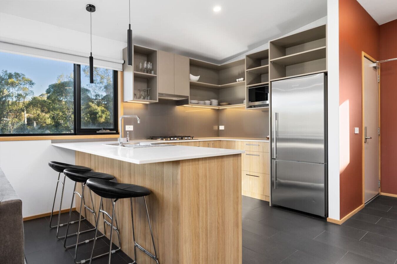 Réfrigérateur, four, plaque de cuisson, lave-vaisselle