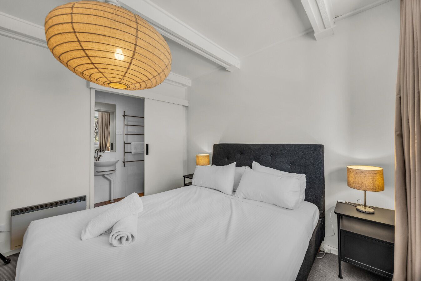 3 bedrooms, bed sheets