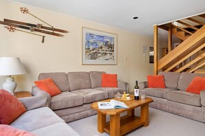 TV, fireplace, stereo