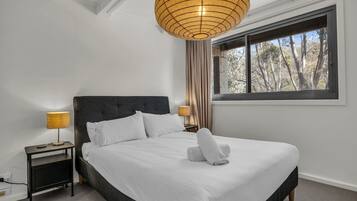 3 bedrooms, bed sheets